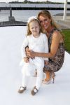 Loosdrecht 21 augustus 2010
Fons de Poel en zijn vrouw Saskia de Poel vieren hun 5 jarig huwelijk bij het witte huis in Loosdrecht en hun dochtertje Mazarine de Poel