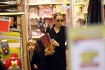 Amsterdam 14 maart 2012
Angelina Jolie with Kids in Amsterdam.
Peter Smulders bv