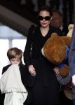 Amsterdam 15 maart 2012
Angelina Jolie and her kids leave the amstel hotel early in the morning.
Peter Smulders bv