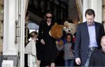 Amsterdam 15 maart 2012
Angelina Jolie and her kids leave the amstel hotel early in the morning.
Peter Smulders bv