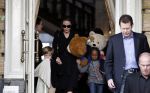 Amsterdam 15 maart 2012
Angelina Jolie and her kids leave the amstel hotel early in the morning.
Peter Smulders bv