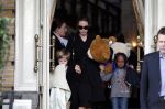 Amsterdam 15 maart 2012
Angelina Jolie and her kids leave the amstel hotel early in the morning.
Peter Smulders bv