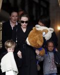 Amsterdam 15 maart 2012
Angelina Jolie and her kids leave the amstel hotel early in the morning.
Peter Smulders bv