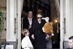 Amsterdam 15 maart 2012
Angelina Jolie and her kids leave the amstel hotel early in the morning.
Peter Smulders bv