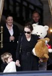 Amsterdam 15 maart 2012
Angelina Jolie and her kids leave the amstel hotel early in the morning.
Peter Smulders bv