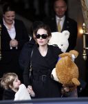 Amsterdam 15 maart 2012
Angelina Jolie and her kids leave the amstel hotel early in the morning.
Peter Smulders bv