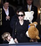 Amsterdam 15 maart 2012
Angelina Jolie and her kids leave the amstel hotel early in the morning.
Peter Smulders bv
