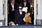 Amsterdam 15 maart 2012
Angelina Jolie and her kids leave the amstel hotel early in the morning.
Peter Smulders bv