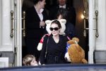 Amsterdam 15 maart 2012
Angelina Jolie and her kids leave the amstel hotel early in the morning.
Peter Smulders bv