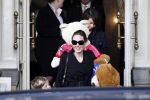 Amsterdam 15 maart 2012
Angelina Jolie and her kids leave the amstel hotel early in the morning.
Peter Smulders bv