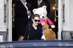 Amsterdam 15 maart 2012
Angelina Jolie and her kids leave the amstel hotel early in the morning.
Peter Smulders bv