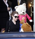 Amsterdam 15 maart 2012
Angelina Jolie and her kids leave the amstel hotel early in the morning.
Peter Smulders bv