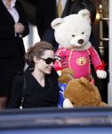 Amsterdam 15 maart 2012
Angelina Jolie and her kids leave the amstel hotel early in the morning.
Peter Smulders bv
