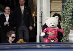 Amsterdam 15 maart 2012
Angelina Jolie and her kids leave the amstel hotel early in the morning.
Peter Smulders bv