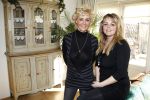 Volendam 11 februari 2012
Annie Schilder met haar zwangere dochter Anja.
Peter Smulders bv