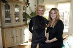 Volendam 11 februari 2012
Annie Schilder met haar zwangere dochter Anja.
Peter Smulders bv