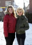 Volendam 11 februari 2012
Annie Schilder met haar zwangere dochter Anja.
Peter Smulders bv