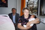 Volendam 11 februari 2012
Annie Schilder met haar zwangere dochter Anja. kopie van vader en moeder Annie Schilder met Anja als Baby
Peter Smulders bv