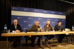 Innsbruck en Lech 18 februari 2012
Prins Friso ligt in het universitair ziekenhuis na zijn ongeluk met lawine in Lech.
Koningin Beatrix en zijn vrouw Prinses Mabel Wisse Smit zoeken hem op.persconferentei met links burgemeester Ludwig Muxel
Peter Smulders bv