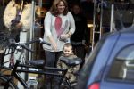Amsterdam 27 oktober 2011
Caro Lenssen met man zoontje en baby op de pc hooftstraat.
Peter Smulders bv