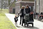 Haarlem 8 maart 2012
Caspar Burgi met zijn zoon Roque vrouw Barbara en dochter Eden in Haarlem.
Peter Smulders