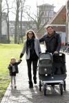 Haarlem 8 maart 2012
Caspar Burgi met zijn zoon Roque vrouw Barbara en dochter Eden in Haarlem.
Peter Smulders