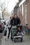 Haarlem 8 maart 2012
Caspar Burgi met zijn zoon Roque vrouw Barbara en dochter Eden in Haarlem.
Peter Smulders