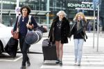 Schiphol 16 februari 2012
Patricia Paay en Nicky v Dam halen Christina Curry en haar vriend op op schiphol.
Peter Smulders bv