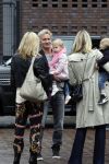 Amsterdam 18 maart 2012
Babyshower Nicolette v Dam en Bas Smit bij Artis. Erland Galjaard met Lizzy
Peter Smulders bv