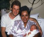 Eindhoven, 6 Mei 1990
Erwin Koeman met zijn vrouw Emmy Koeman en jongste zoon Len Koeman
Foto Peter Smulders