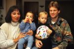 Veldhoven, 9 Maart 1992
Erwin Koeman samen met zijn vrouw Emmy Koeman, Len Koeman en Wendy Koeman
Foto Peter Smulders BV