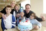Fijnaart, 6 Maart 2012
Frans(je) Bauer wordt 7 jaar
Frans Bauer, Mariska Bauer en hun vier kinderen
Foto Peter Smulders BV