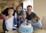 Fijnaart, 6 Maart 2012
Frans(je) Bauer wordt 7 jaar
Frans Bauer, Mariska Bauer en hun vier kinderen
Foto Peter Smulders BV