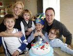 Fijnaart, 6 Maart 2012
Frans(je) Bauer wordt 7 jaar
Frans Bauer, Mariska Bauer en hun vier kinderen
Foto Peter Smulders BV