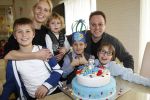 Fijnaart, 6 Maart 2012
Frans(je) Bauer wordt 7 jaar
Frans Bauer, Mariska Bauer en hun vier kinderen
Foto Peter Smulders BV