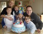 Fijnaart, 6 Maart 2012
Frans(je) Bauer wordt 7 jaar
Frans Bauer, Mariska Bauer en hun vier kinderen
Foto Peter Smulders BV