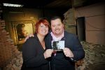 De Meern, 2 Maart 2012
Frans Duijts presentatie van zijn nieuwe CD, Alles moet je delen
Frans met zijn vrouw Marloes duijts en zijn nieuwe CD
Foto Peter Smulders BV