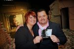 De Meern, 2 Maart 2012
Frans Duijts presentatie van zijn nieuwe CD, Alles moet je delen
Frans met zijn vrouw Marloes duijts en zijn nieuwe CD
Foto Peter Smulders BV