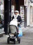 Amsterdam 8 februari 2012
Gallyon v Vessem achter de kinderwagen op de pc hooftstraat.
Peter Smulders bv