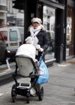 Amsterdam 8 februari 2012
Gallyon v Vessem achter de kinderwagen op de pc hooftstraat.
Peter Smulders bv