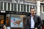 Amsterdam 18 maart 2012
Geert Hoes met zijn nieuwe vriendin Merel bij Dr Fish.
Peter Smulders bv