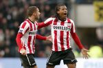 Eindhoven, 26 Februari 2012 Kompetitiewedstrijd PSV-Feyenoord, eindstand 3-2
Georginio Wijnaldum samen met Zakaria Labyad
Foto Peter Smulders BV