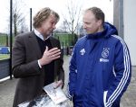 Amsterdam 14 februari 2012
Hans Kraay met zijn vrouw Sophie en schrijver Iwan Tol bij presentatie boek bij ajax op de toekomst. Hans met Dennis Bergkamp
Peter Smulders bv