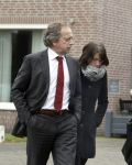 Made, 16 Februari 2012
Minister van Landbouw Henk Bleker (58 jaar) samen met zijn vriendin, Barbara Rijlaarsdam (26 jaar), journaliste bij het NRC nadat ze samen met de moeder van Barbara op bezoek zijn geweest bij de oma van Barbara.
Foto Peter Smulders BV