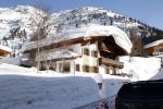 Innsbruck en Lech 18 februari 2012
Prins Friso ligt in het universitair ziekenhuis na zijn ongeluk met lawine in Lech.
Koningin Beatrix en zijn vrouw Prinses Mabel Wisse Smit zoeken hem op. Hotel Post
Peter Smulders bv