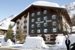 Innsbruck en Lech 18 februari 2012
Prins Friso ligt in het universitair ziekenhuis na zijn ongeluk met lawine in Lech.
Koningin Beatrix en zijn vrouw Prinses Mabel Wisse Smit zoeken hem op. Hotel Post
Peter Smulders bv