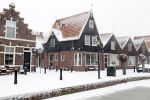 Volendam 3 februari 2012
Huis Jan Tuyp in de sneeuw .
Peter Smulders bv