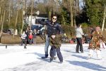 Blaricum 10 februari 2012
Jeroen v d Boom en zijn zoon Luuk aan het schaatsen bij rest Rust Wat.
Peter Smulders bv