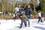 Blaricum 10 februari 2012
Jeroen v d Boom en zijn zoon Luuk aan het schaatsen bij rest Rust Wat.
Peter Smulders bv