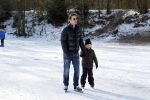 Blaricum 10 februari 2012
Jeroen v d Boom en zijn zoon Luuk aan het schaatsen bij rest Rust Wat.
Peter Smulders bv